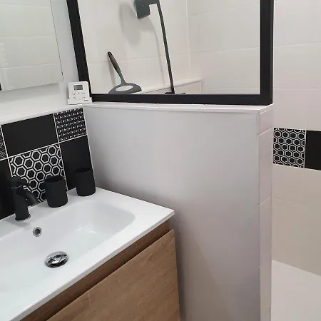 Magnifique Appartement Avec Garage Prive Et Terrasse Reims Exterior photo